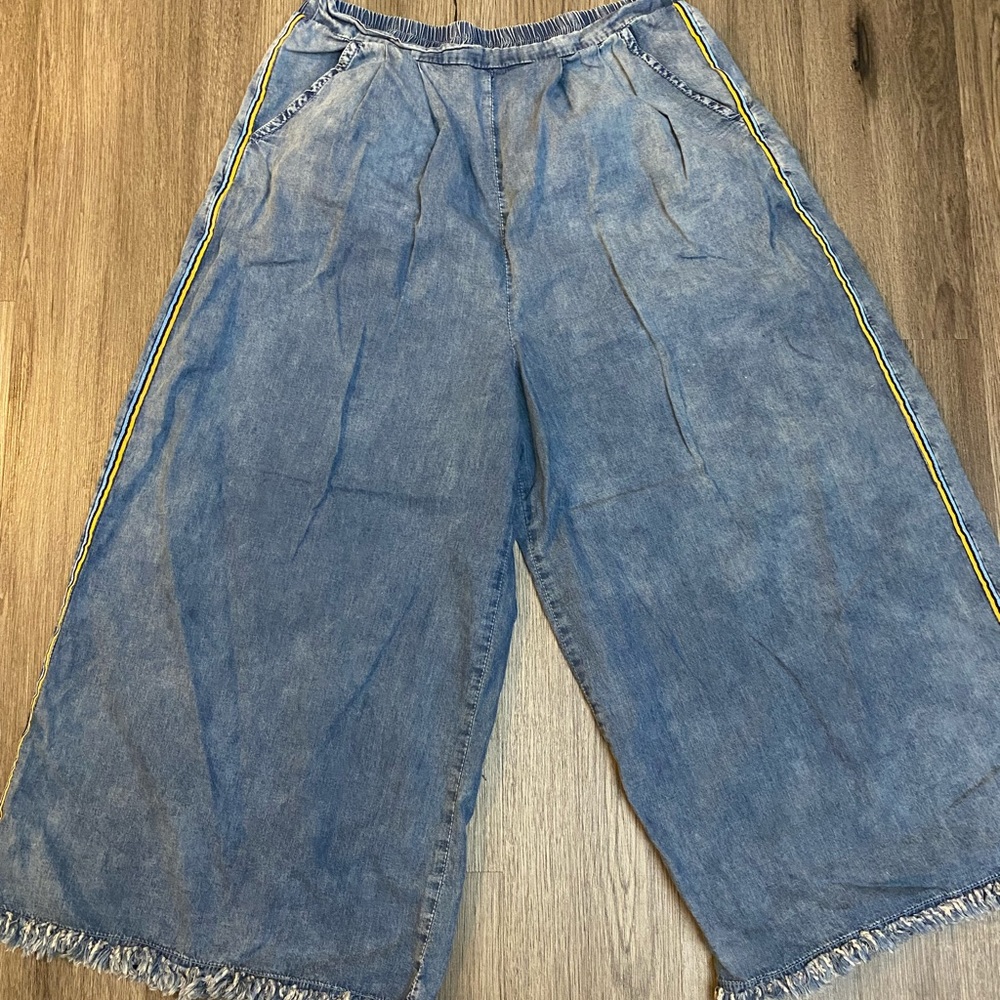 Three Birds Nest brand wide leg cropped jeans nwot size large